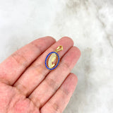 Dije Virgen María 1.95gr / 2.5cm / Ovalo Circones Azules Blancos Oro Amarillo