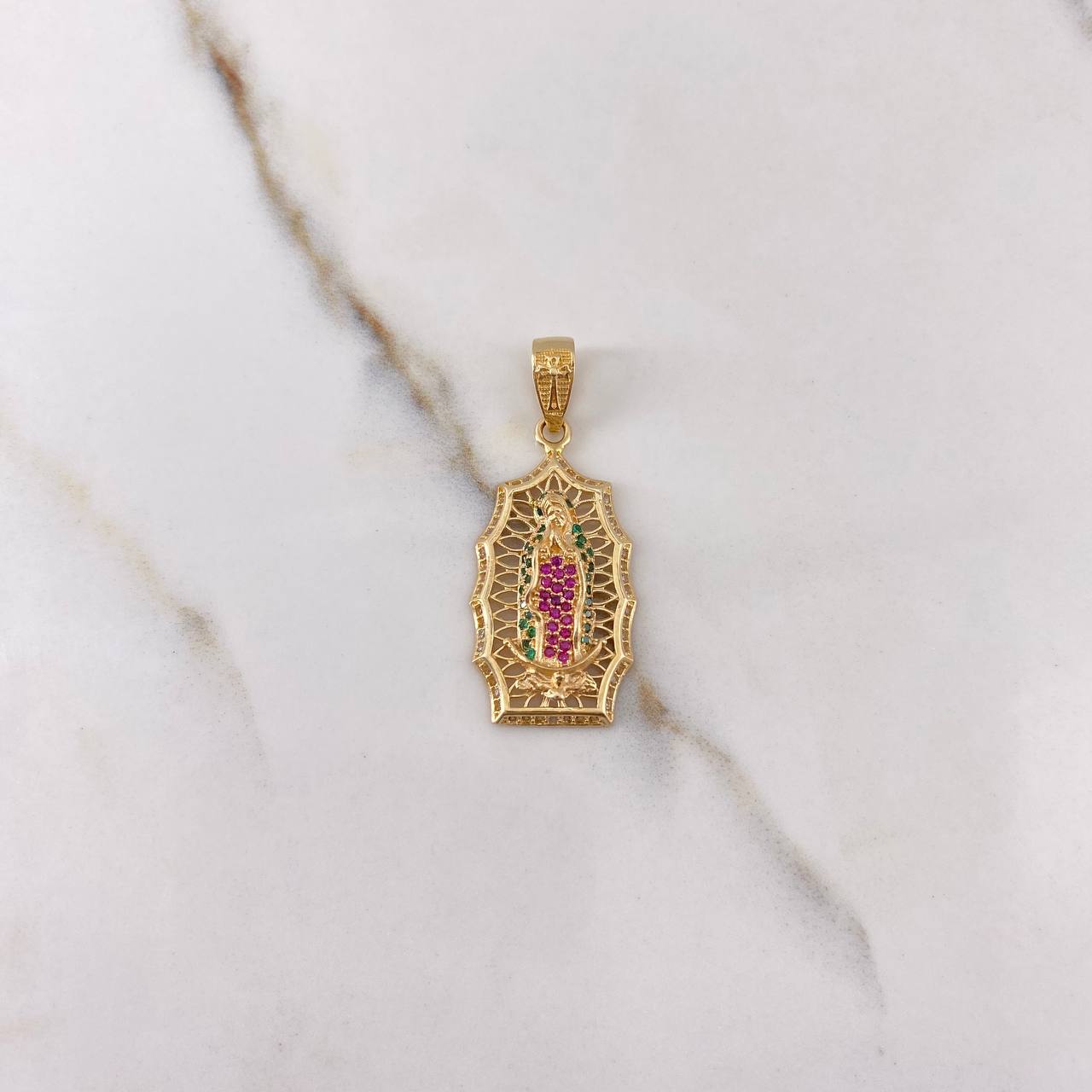 Dije Virgen de Guadalupe 4.8gr / 3.7cm / Circones Blancos Verdes Fucsias Oro Amarillo $