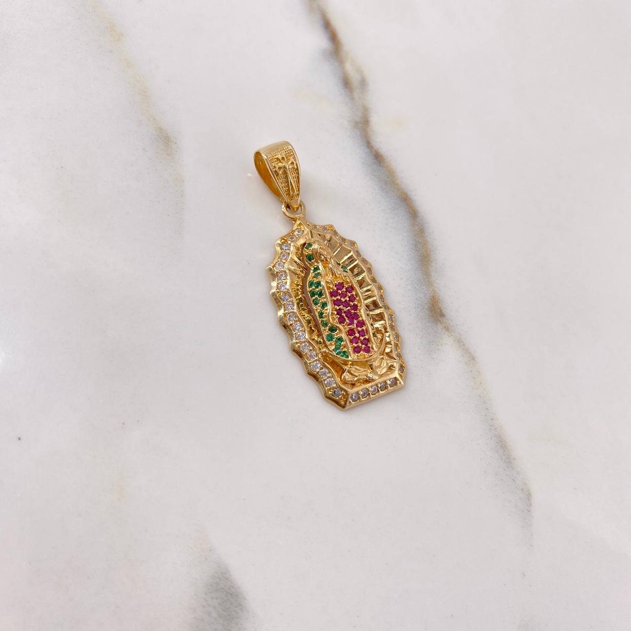 Dije Virgen de Guadalupe 5.4gr / 3.5cm / Circones Blancos Fucsias Verdes Oro Amarillo $