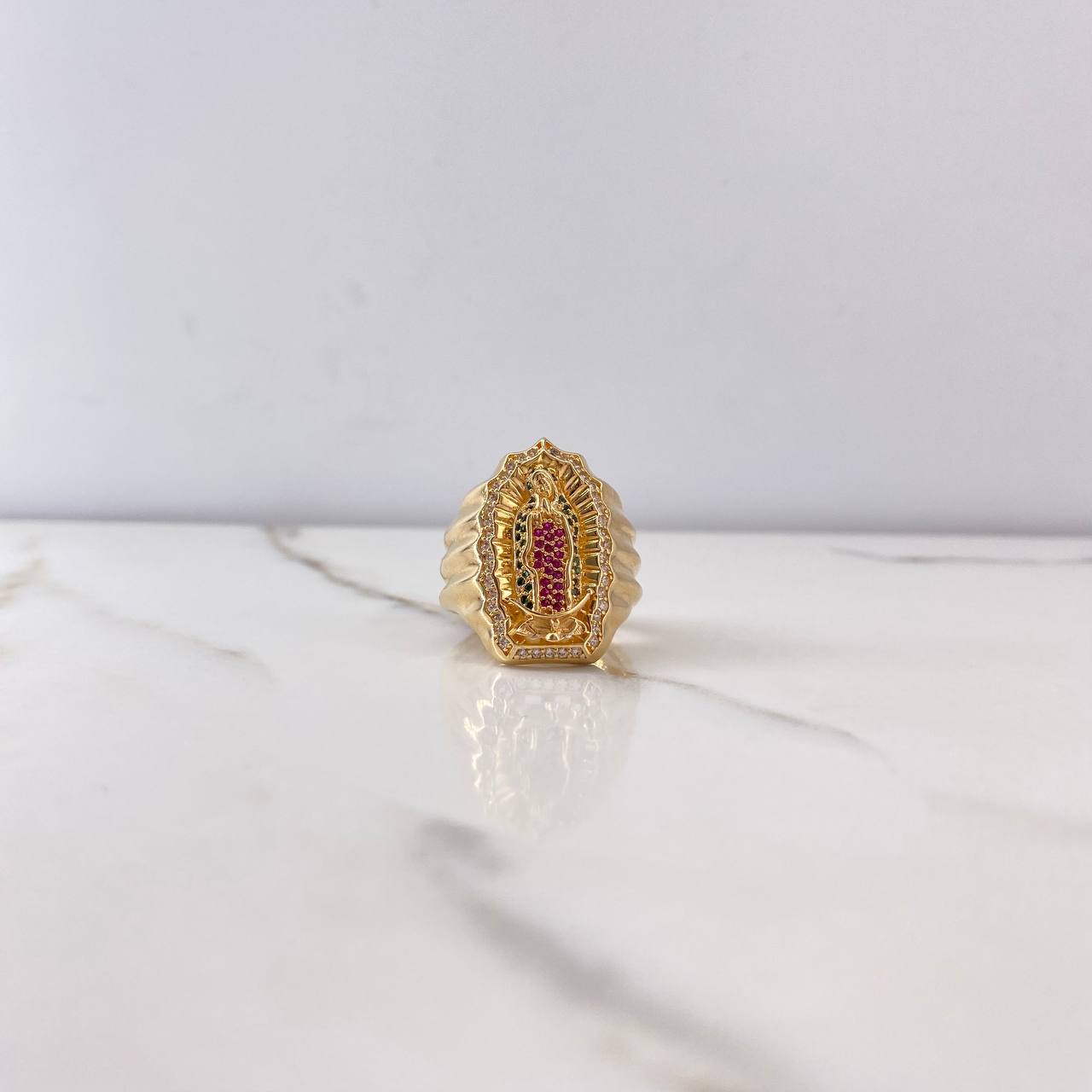 Anillo Virgen de Guadalupe 7.45gr / T8 / Circones Verdes-Fucsias Oro Amarillo *