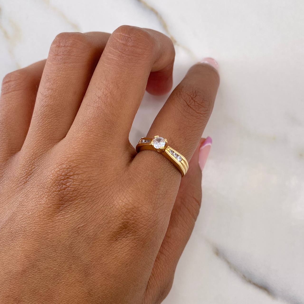 Anillo Puente 2.95gr / T4 3/4 / Circones Blancos Oro Amarillo $