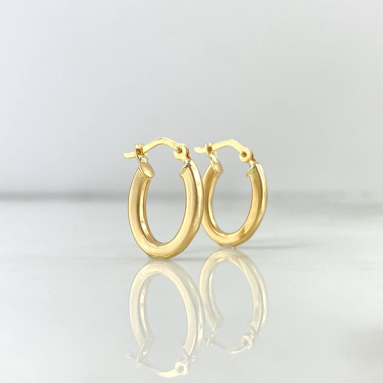 Candongas Diani 2.8gr / 2.5cm / Ovaladas Lisas Oro Amarillo 18K
