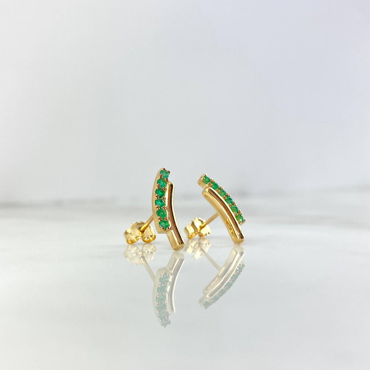 Topos Curvos Doble 2.15gr / 1.5cm / Esmeraldas 24pts Broche Mariposa Oro Amarillo (Joya)