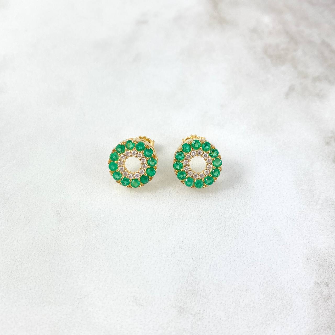 Topos Aro 3.7gr / 1.2cm / Esmeraldas 79 Puntos Diamantes Blancos 21 Puntos Oro Amarillo (Joya) *