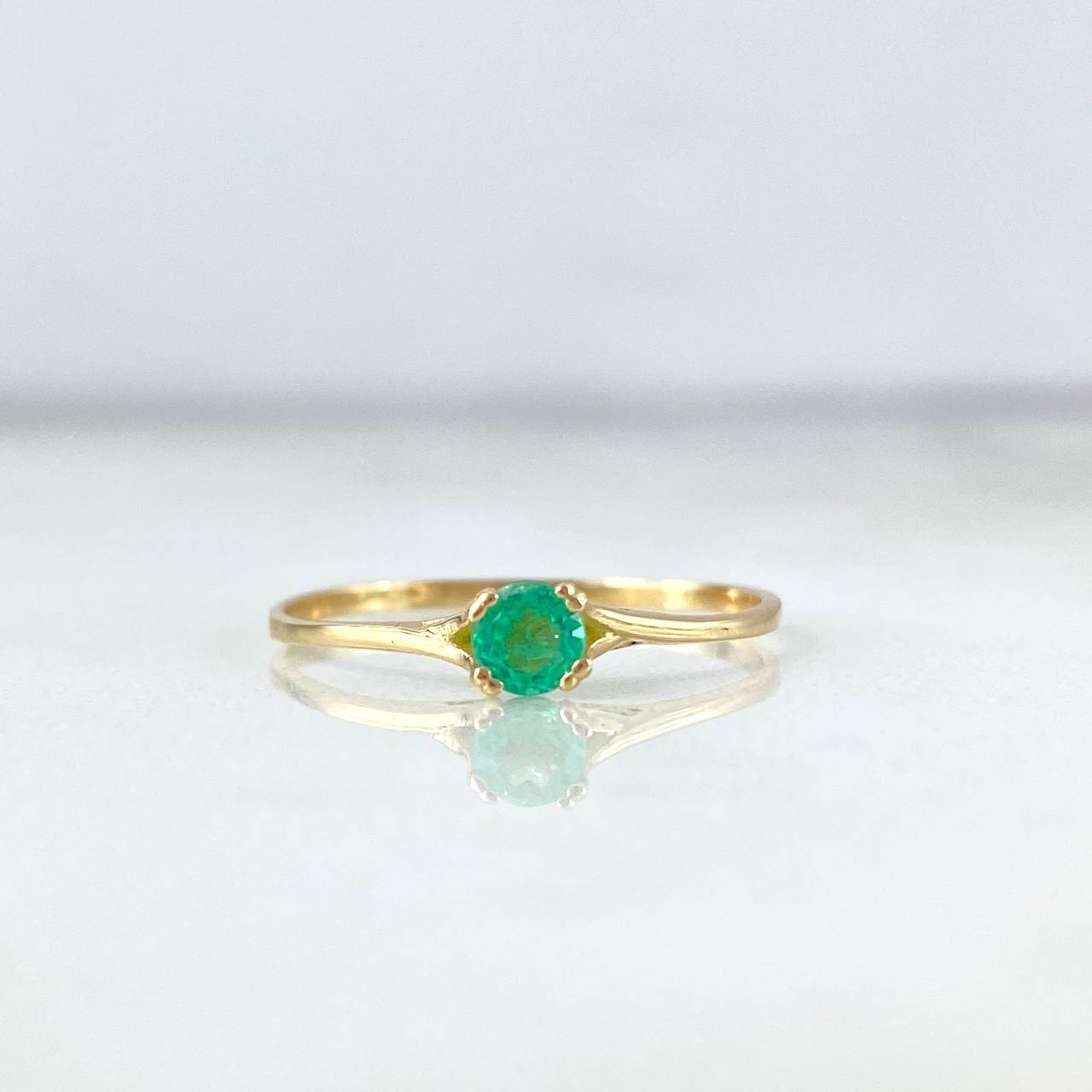 Anillo Solitario 0.9gr / T6 1/2 / Esmeralda 20 Puntos Oro Amarillo (Joya)