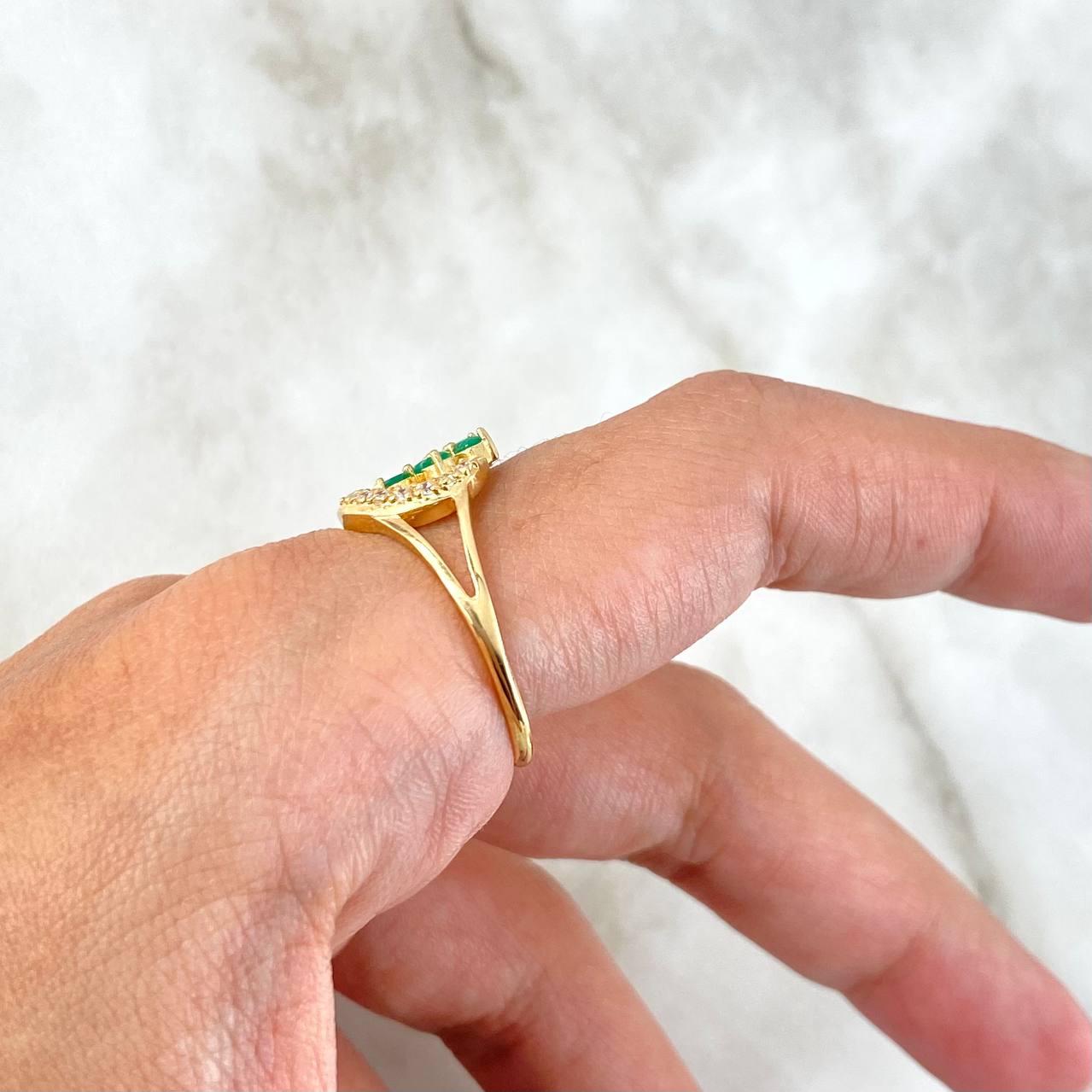 Anillo Flor Luna 3.05gr / T8 1/2 / Esmeraldas 55pts Circones Blancos Oro Amarillo (Joya)