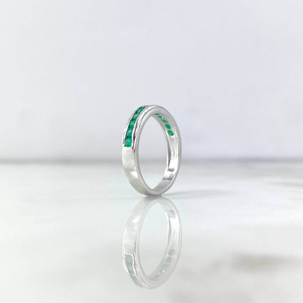 Anillo Granete 3.4gr / T6 3/4 / Esmeraldas 75pts Oro Blanco (Joya)