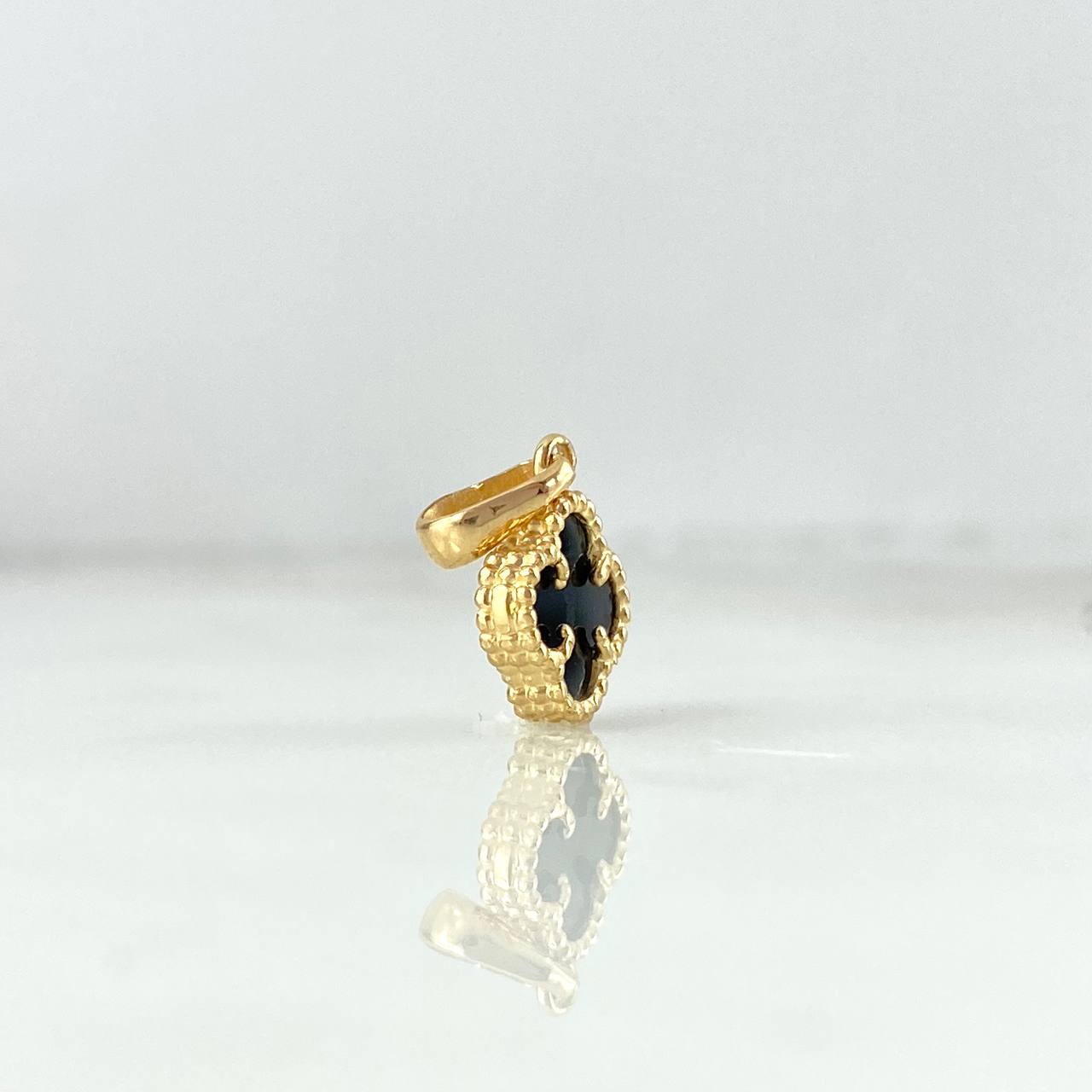 Dije Trébol VCyA 1.35gr / 1.8cm / Ágata Negra Oro Amarillo +4