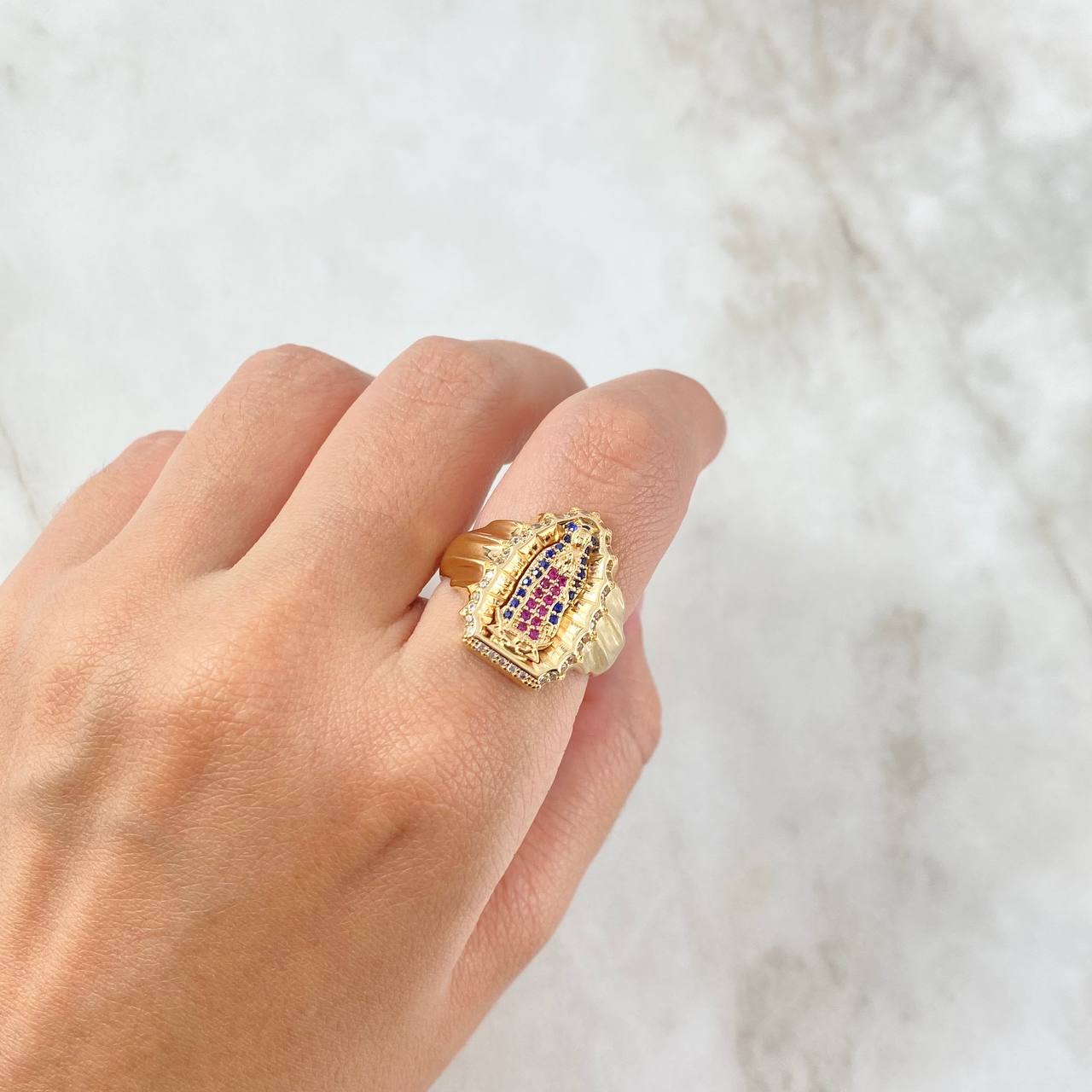 Anillo Silueta Virgen de Guadalupe 7.55gr / T7 / Circones Blancos Azules Fucsias Oro Amarillo