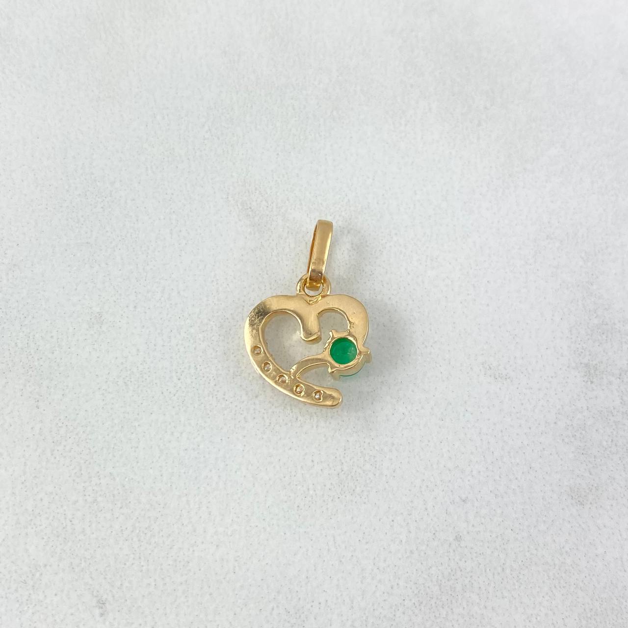 Dije Corazón Silueta 1.5gr / 1.8cm / Esmeraldas 18pts Diamantes Blancos 7pts Oro Amarillo 18K (Joya) *