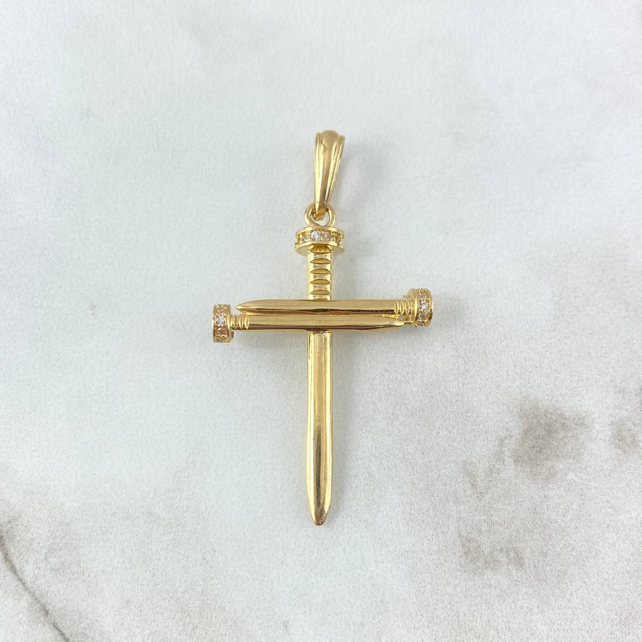 Dije Cruz Clavo 3.65gr / 4.5cm / Circones Blancos Oro Amarillo