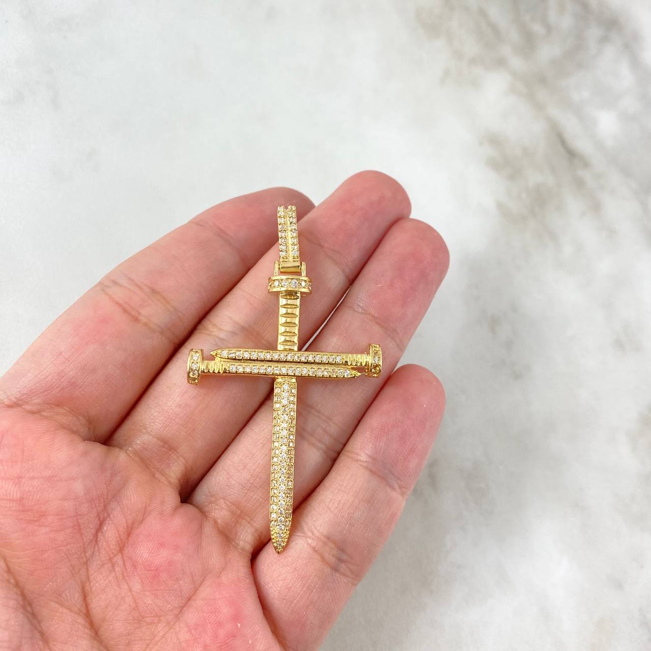 Dije Cruz Clavo 6.75gr / 5.8cm / Circones Blancos Oro Amarillo