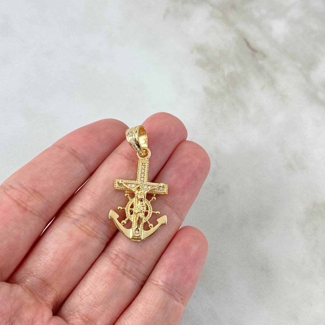 Dije Ancla Timon Cristo 4.5gr / 3.5cm / Circones Blancos Oro Amarillo *