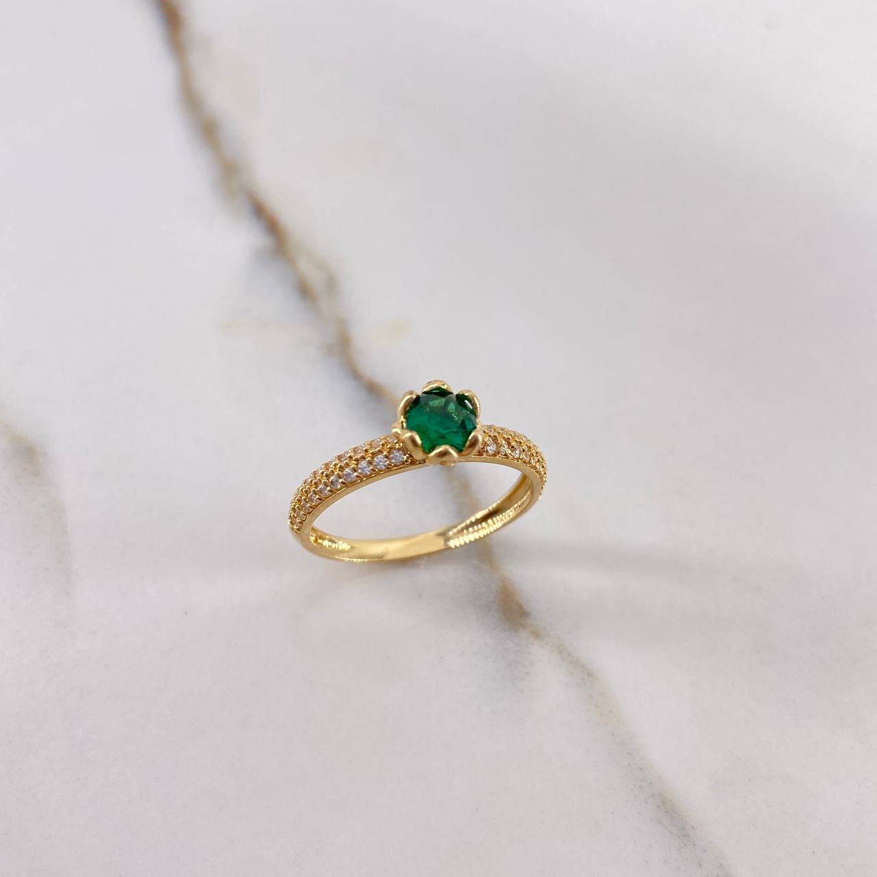 Anillo Solitario  2gr / T6 3/4 / Circones Verde Blancos Oro Amarillo &