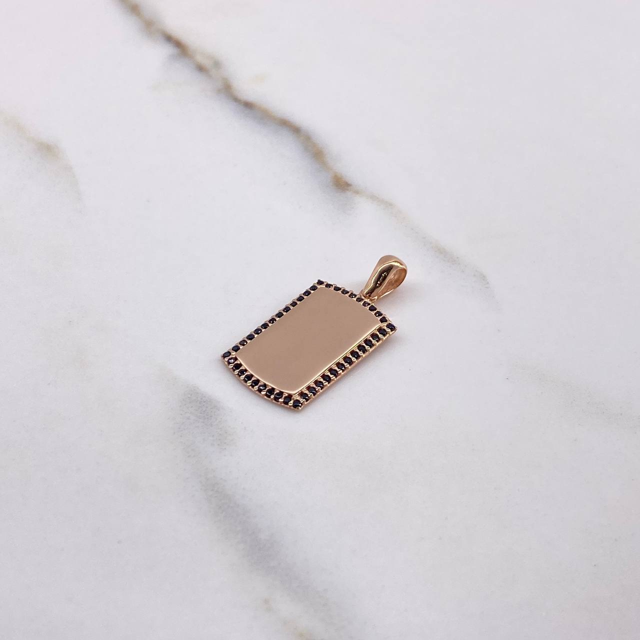 Dije Placa Rectangular 2.2gr / 2.7cm / Circones Negros Oro Rosa $