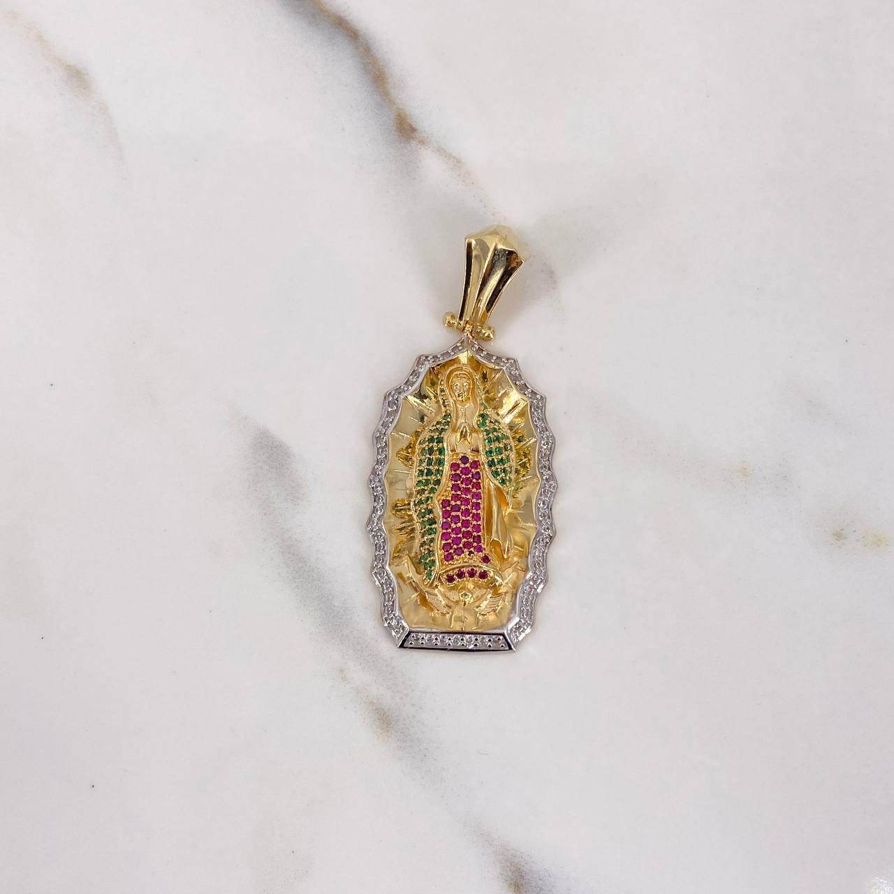 Dije Virgen de Guadalupe 13.5gr / 5.3cm / Circones Blancos Verdes Fucsias Dos Oros Amarillo Blanco $