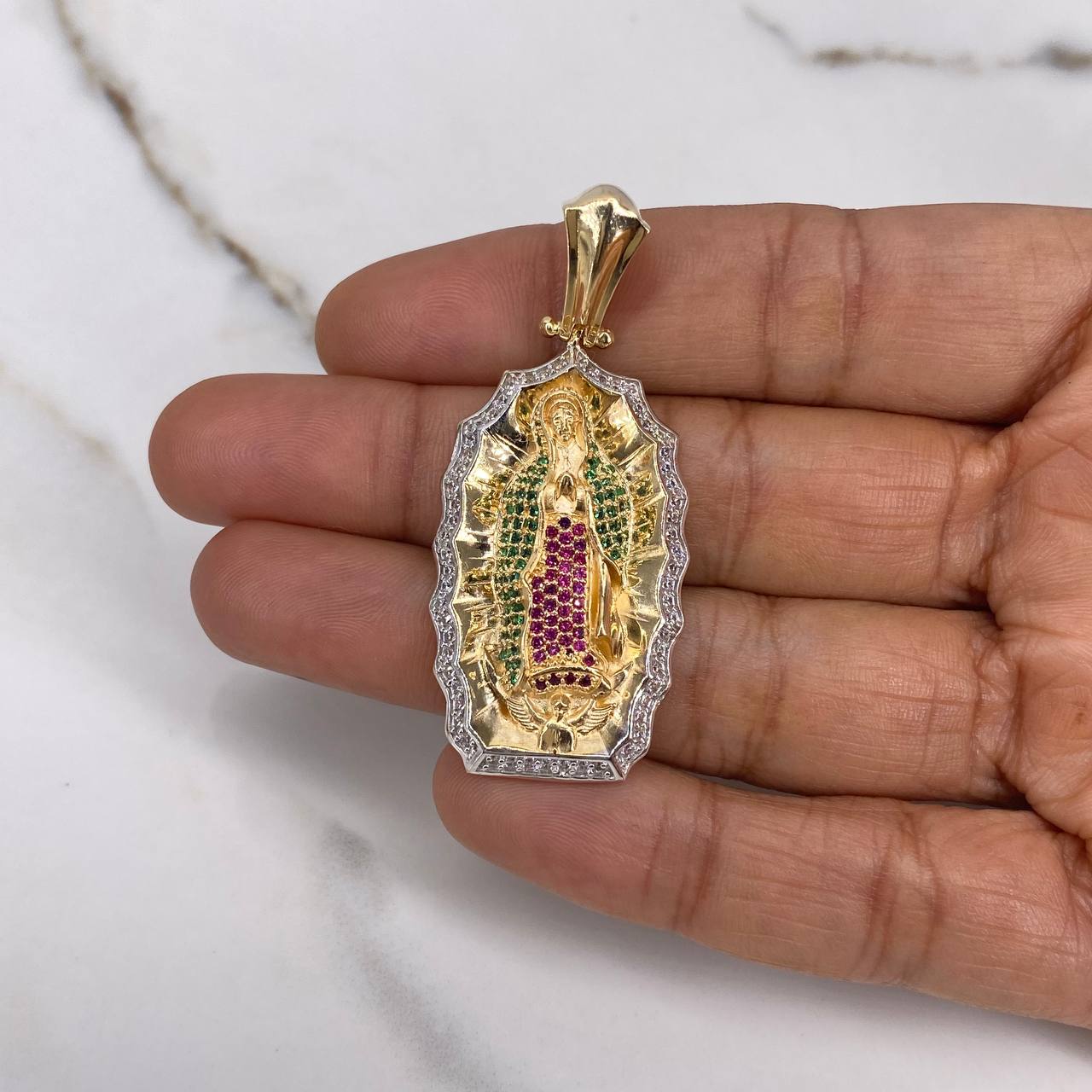 Dije Virgen de Guadalupe 13.5gr / 5.3cm / Circones Blancos Verdes Fucsias Dos Oros Amarillo Blanco $