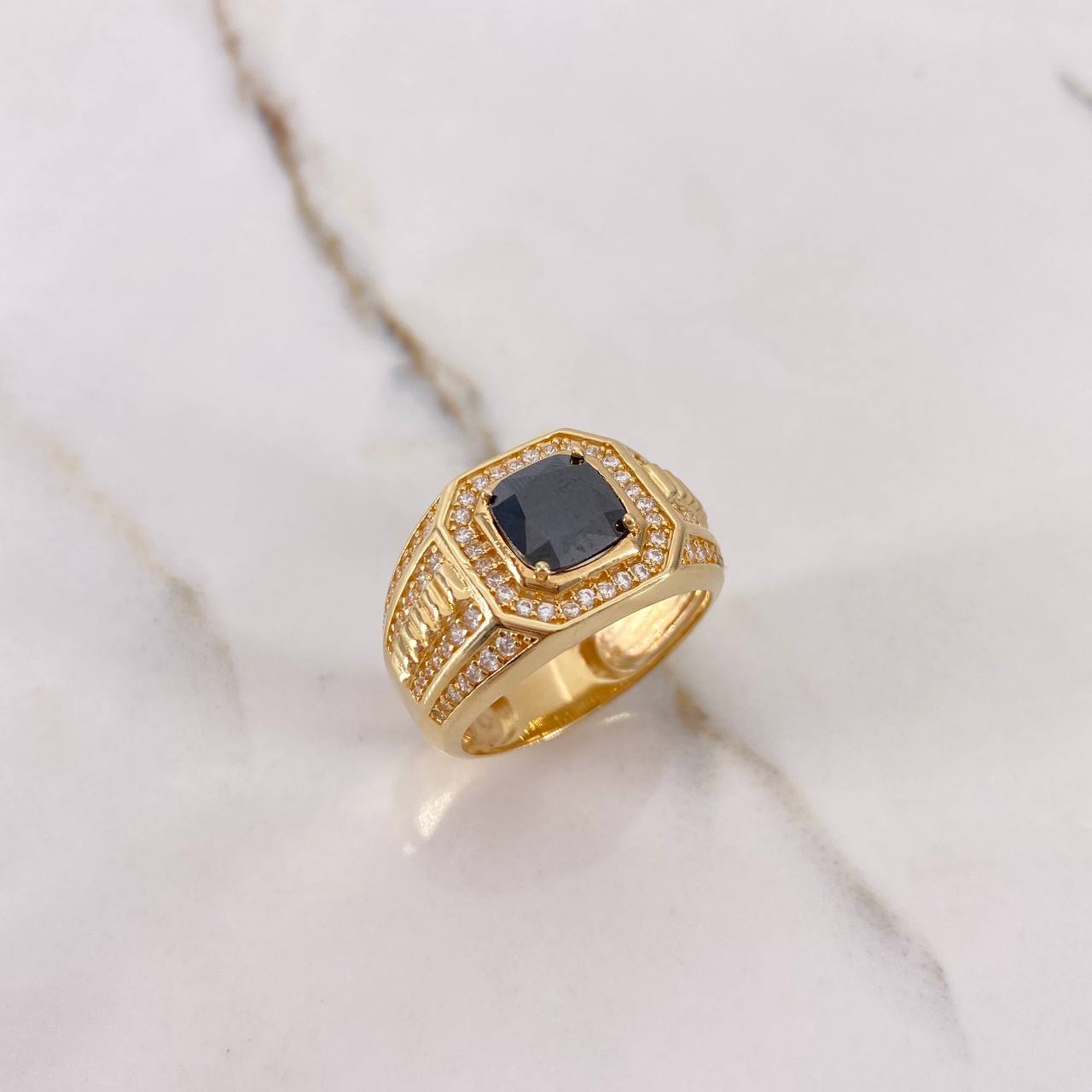 Anillo Sello Cuadrado 12.05gr / T11 1/2 / Circones Blancos Negro Oro Amarillo $