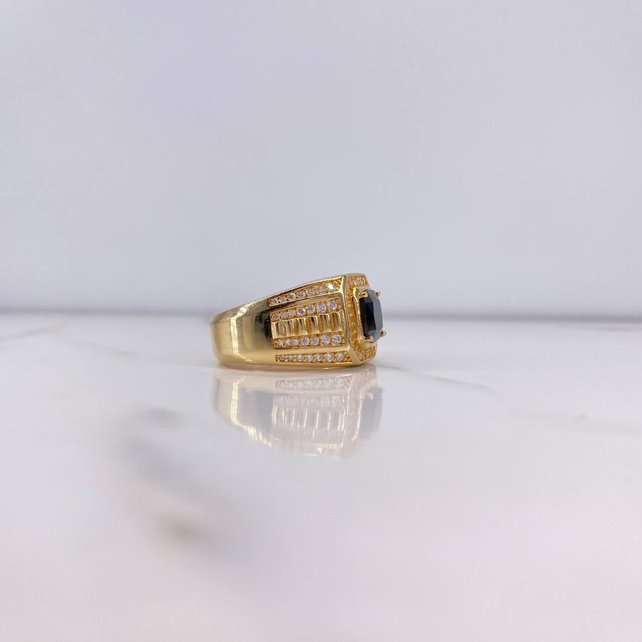 Anillo Sello Cuadrado 12.05gr / T11 1/2 / Circones Blancos Negro Oro Amarillo $