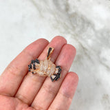 Dije Puño Dinero 7.05gr / 2.7cm / Circones Blancos Negros Oro Rosa ©