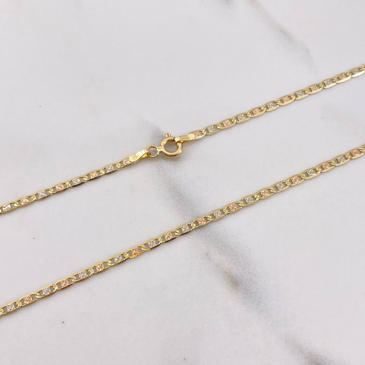 Cadena Escalera Plana 4.65gr / 60cm / 2mm Diamantada Tres Oros +3 $