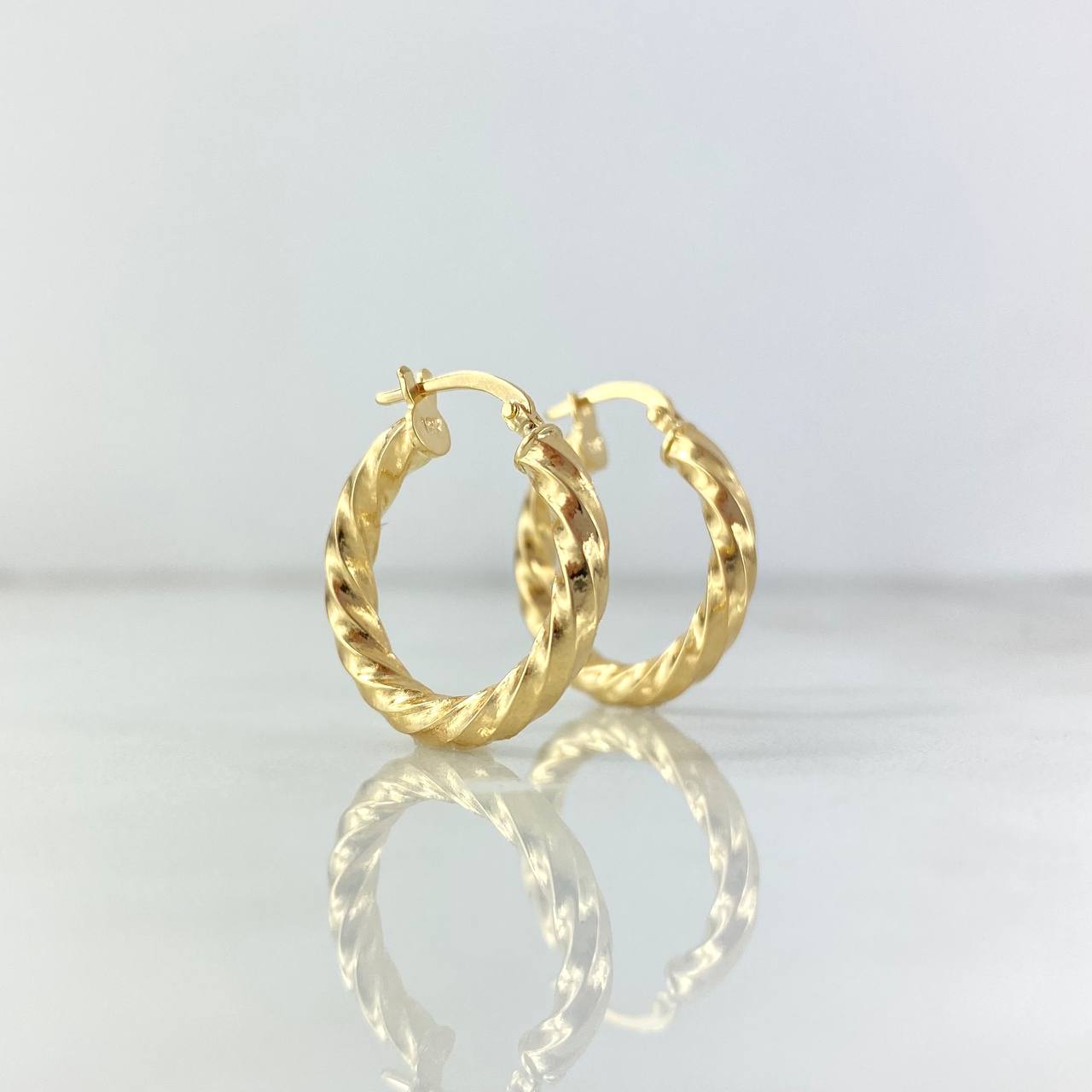 Candongas Lupe 1.9gr / 2.1cm / Lisas Oro Amarillo 18K ©