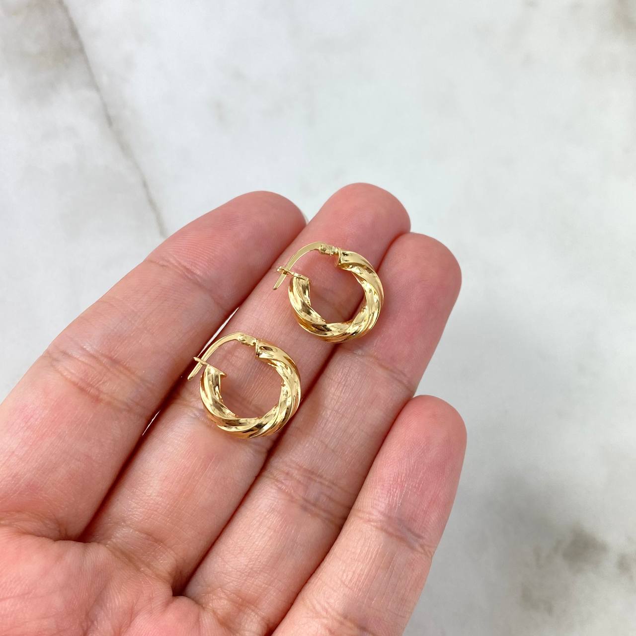 Candongas Moni 1.3gr / 1.5cm / Entorchadas Oro Amarillo