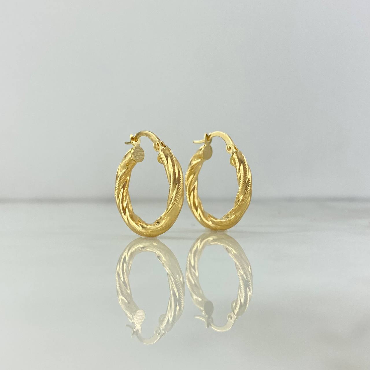Candongas Mafe 1.6gr / 2.1cm / Punteadas Oro Amarillo