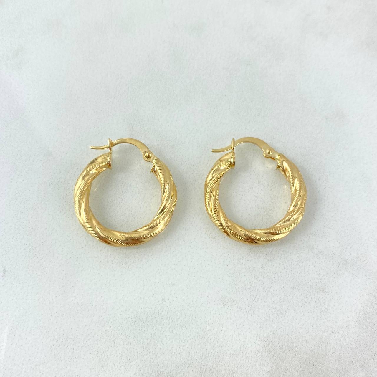 Candongas Mafe 1.6gr / 2.1cm / Punteadas Oro Amarillo