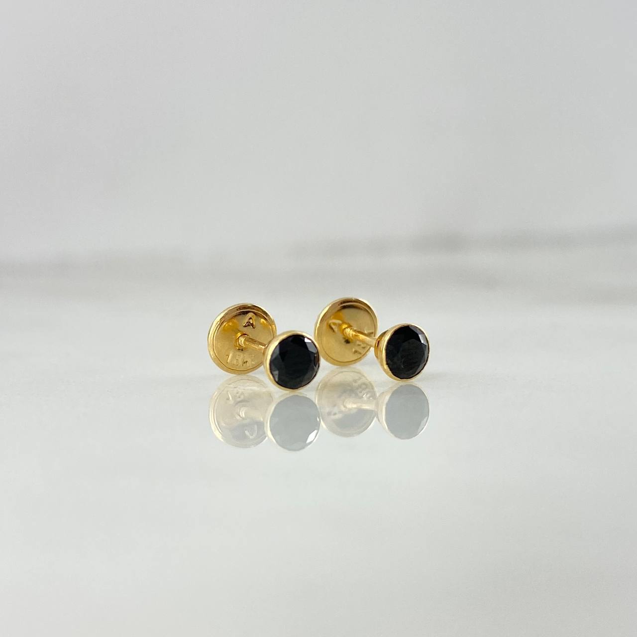 Topos Bisel 0.45gr / 3mm Circon Negro Oro Amarillo 18K