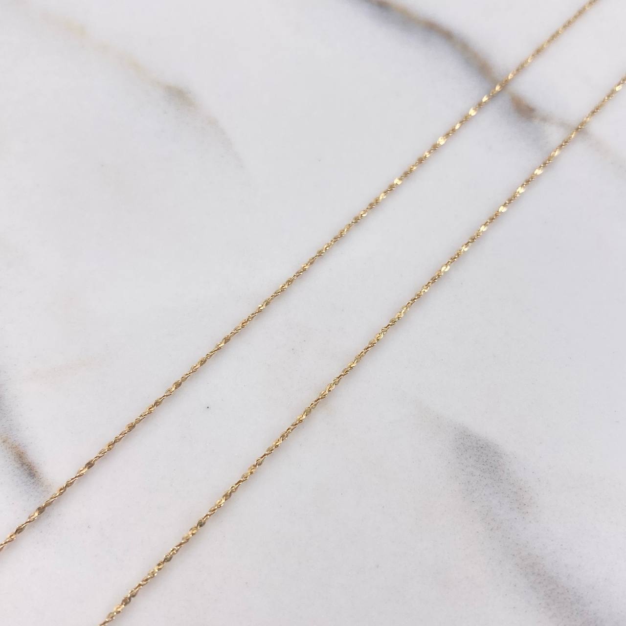 Cadena Rumana Entorchada 1.2gr 50cm + Dije Estrella De David 0.2gr 1.2cm / Oro Amarillo (Oferta) $