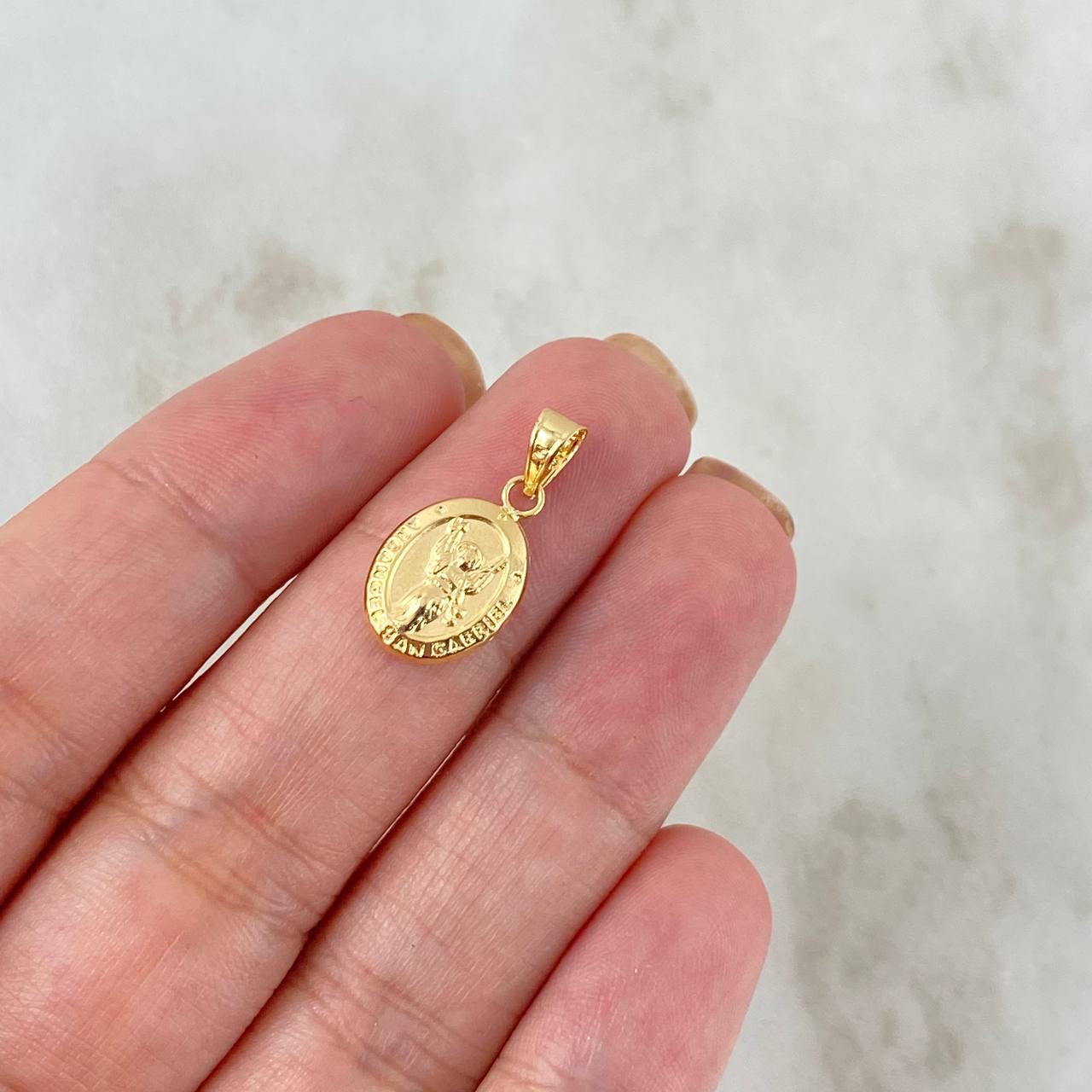 Dije Arcangel San Gabriel 0.6gr / 2cm / Troquelado Oro Amarillo