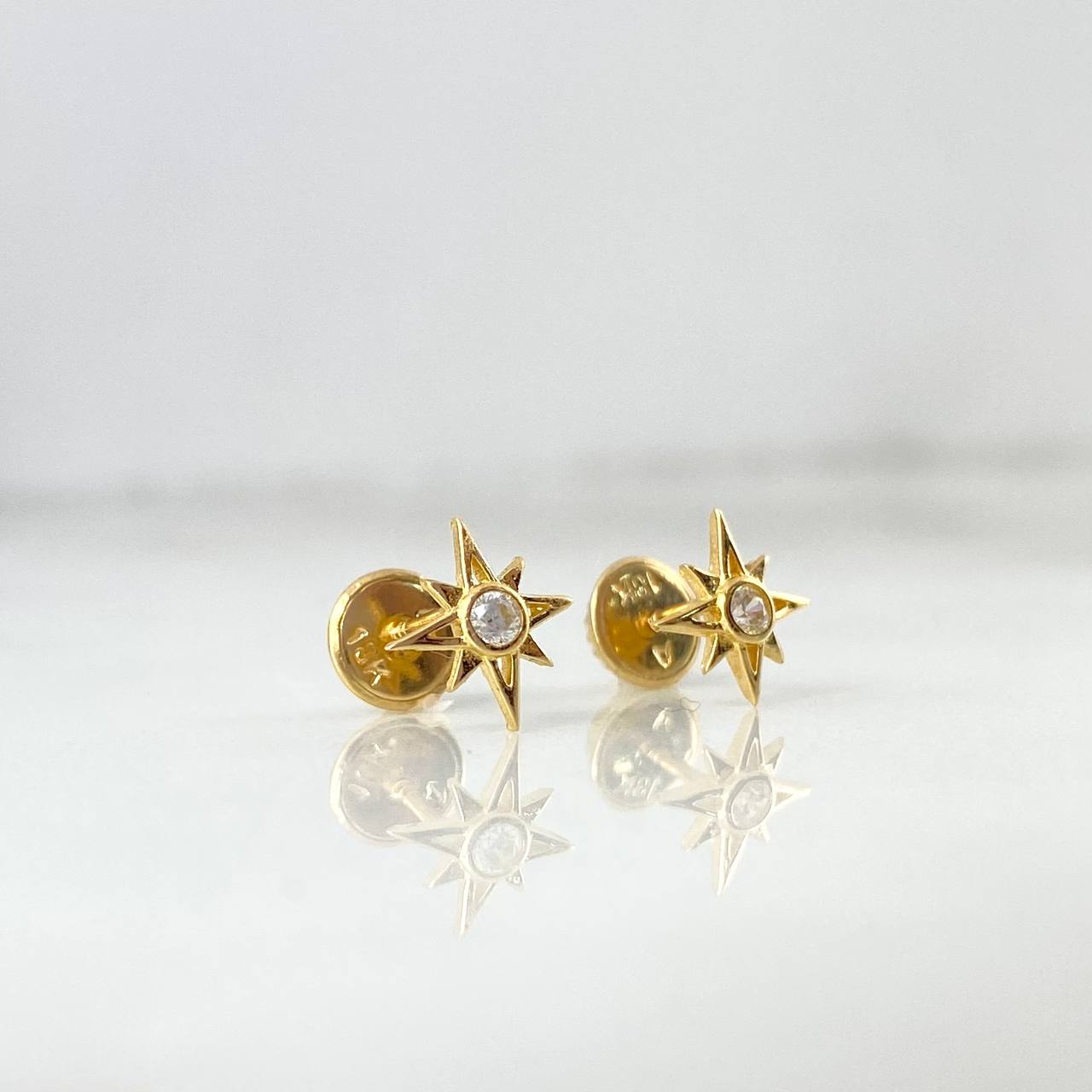 Topos Estrella Cardinal 0.8gr / 6mm Circón Blanco Oro Amarillo 18K
