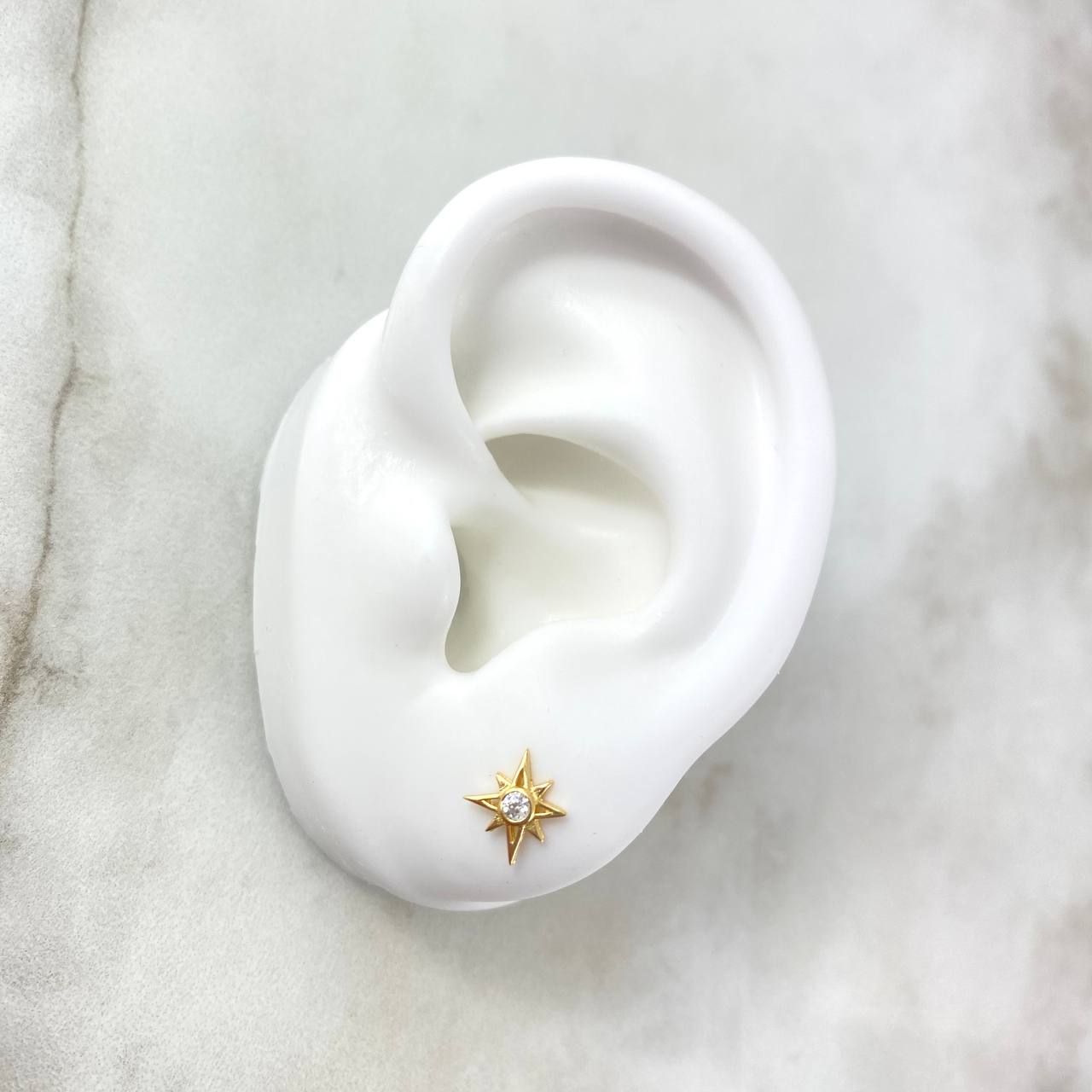 Topos Estrella Cardinal 0.8gr / 6mm Circón Blanco Oro Amarillo 18K