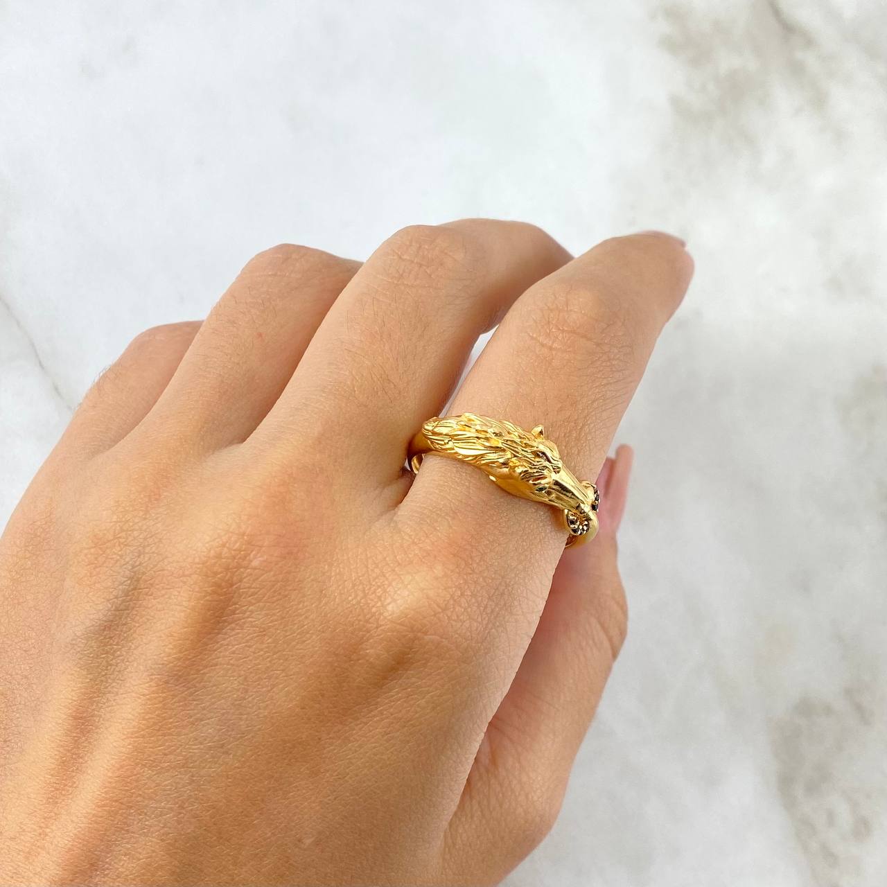 Anillo Caballo 6.75gr / T11 1/2 Circones Oro Amarillo*