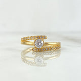 Anillo Solitario Correa Doble Cruzada 2.85gr / T7 1/4 / Circones Blancos Oro Amarillo ©