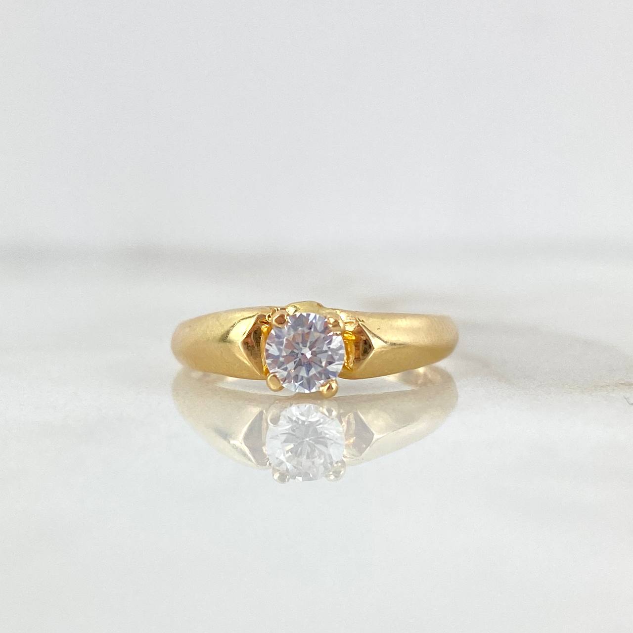 Anillo Solitario Ovalado 2.2gr / T5 3/4 / Circon Blanco Oro Amarillo ©