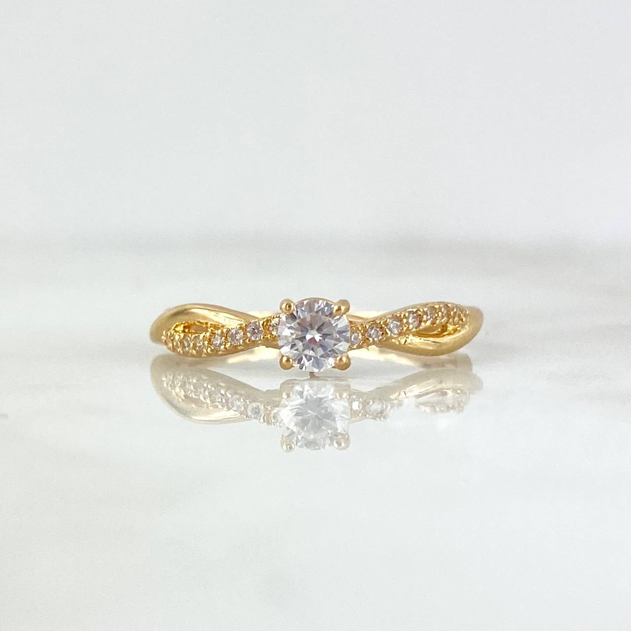 Anillo Solitario Infinitos Cruzados 2.1gr / T6 3/4 / Circones Blancos Oro Amarillo ©
