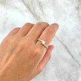 Anillo Solitario Correa Cruzada 2.4gr / T7 1/2 / Circones Blancos Oro Amarillo ©