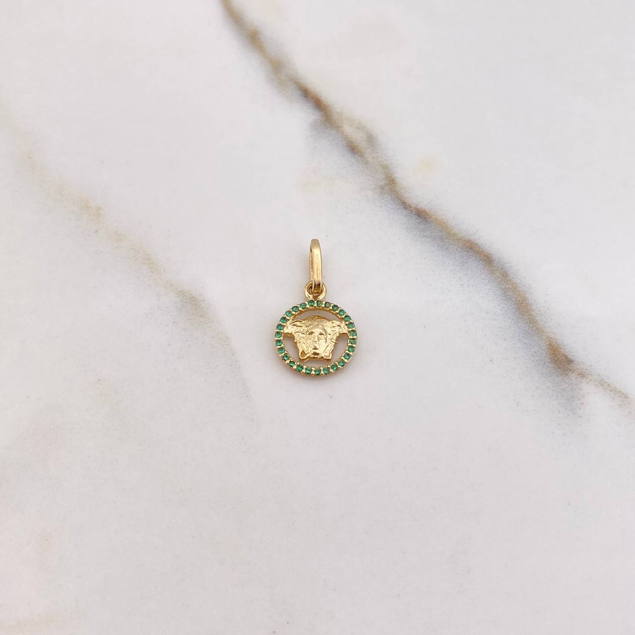 Dije Medusa 0.8gr / 1.7cm / Circones Verdes Oro Amarillo &