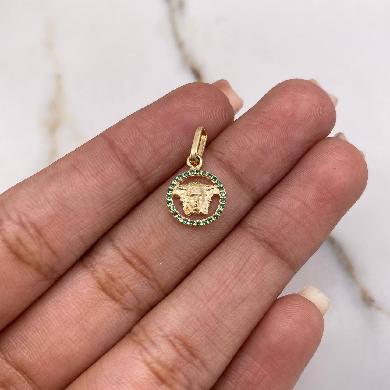 Dije Medusa 0.8gr / 1.7cm / Circones Verdes Oro Amarillo &