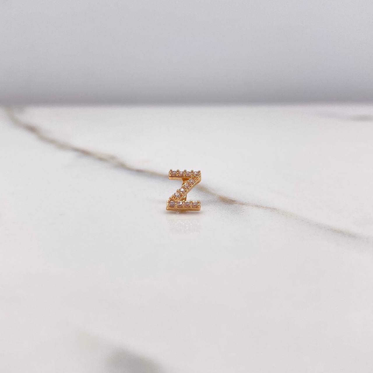 Dije Letra Z 0.35gr / 0.6cm / Circones Blancos Oro Amarillo &