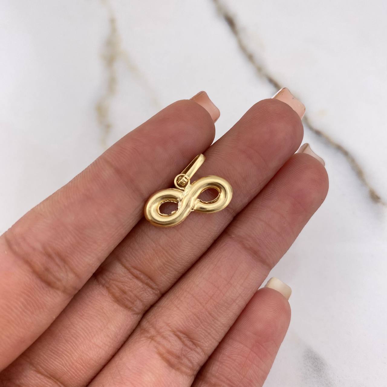 Dije Infinito 0.8gr / 1.3cm / Liso Oro Amarillo &