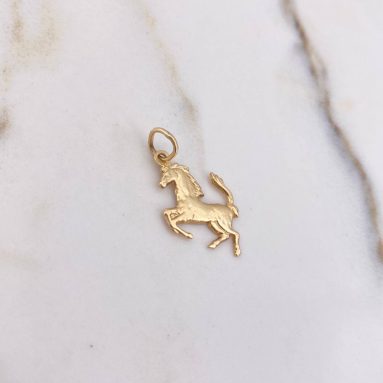 Dije Caballo 1.2gr / 2.4cm / Liso Oro Amarillo &