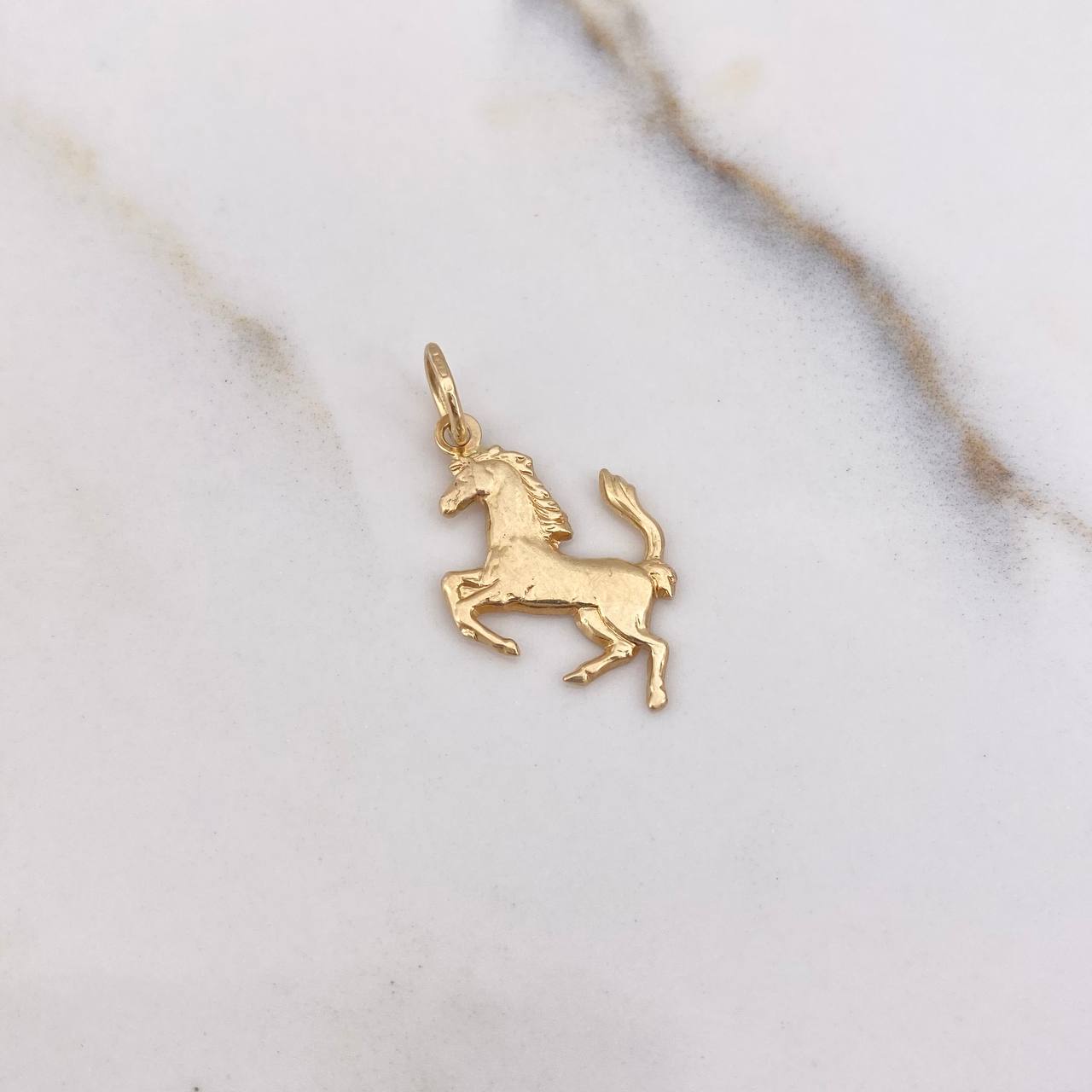Dije Caballo 1.2gr / 2.4cm / Liso Oro Amarillo &