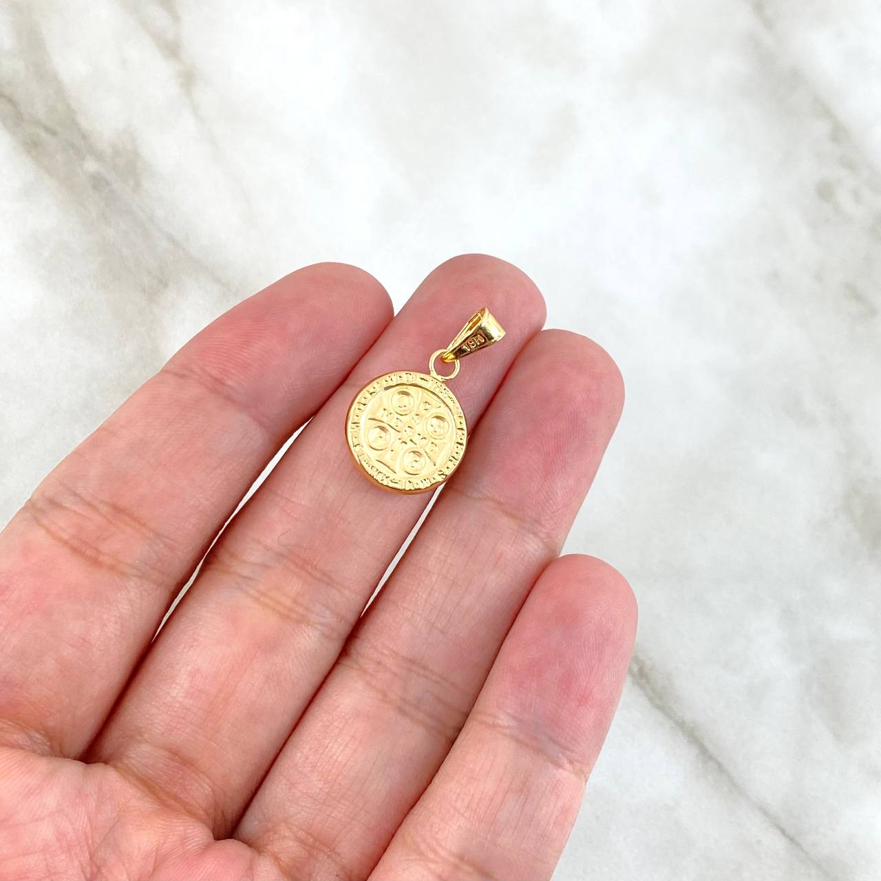 Dije San Benito 0.9gr / 2.2cm / Troquelado Oro Amarillo