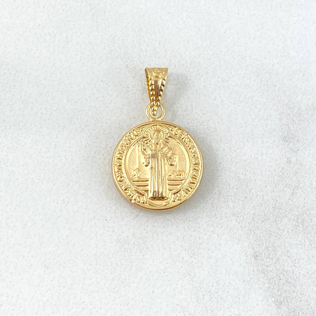 Dije San Benito 0.75gr / 1.8cm / Cargador Bordeado Oro Amarillo 18K *