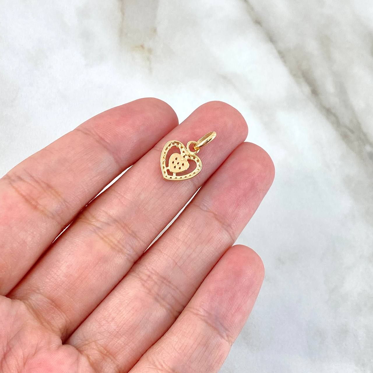 Dije Doble Corazon 0.9gr / 1.8cm / Circones Blancos Oro Amarillo