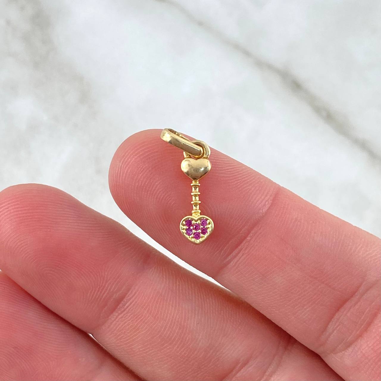 Dije Corazon Vertebral 0.8gr / 1.8cm / Circones Fucsias Oro Amarillo 18K (Oferta) ©