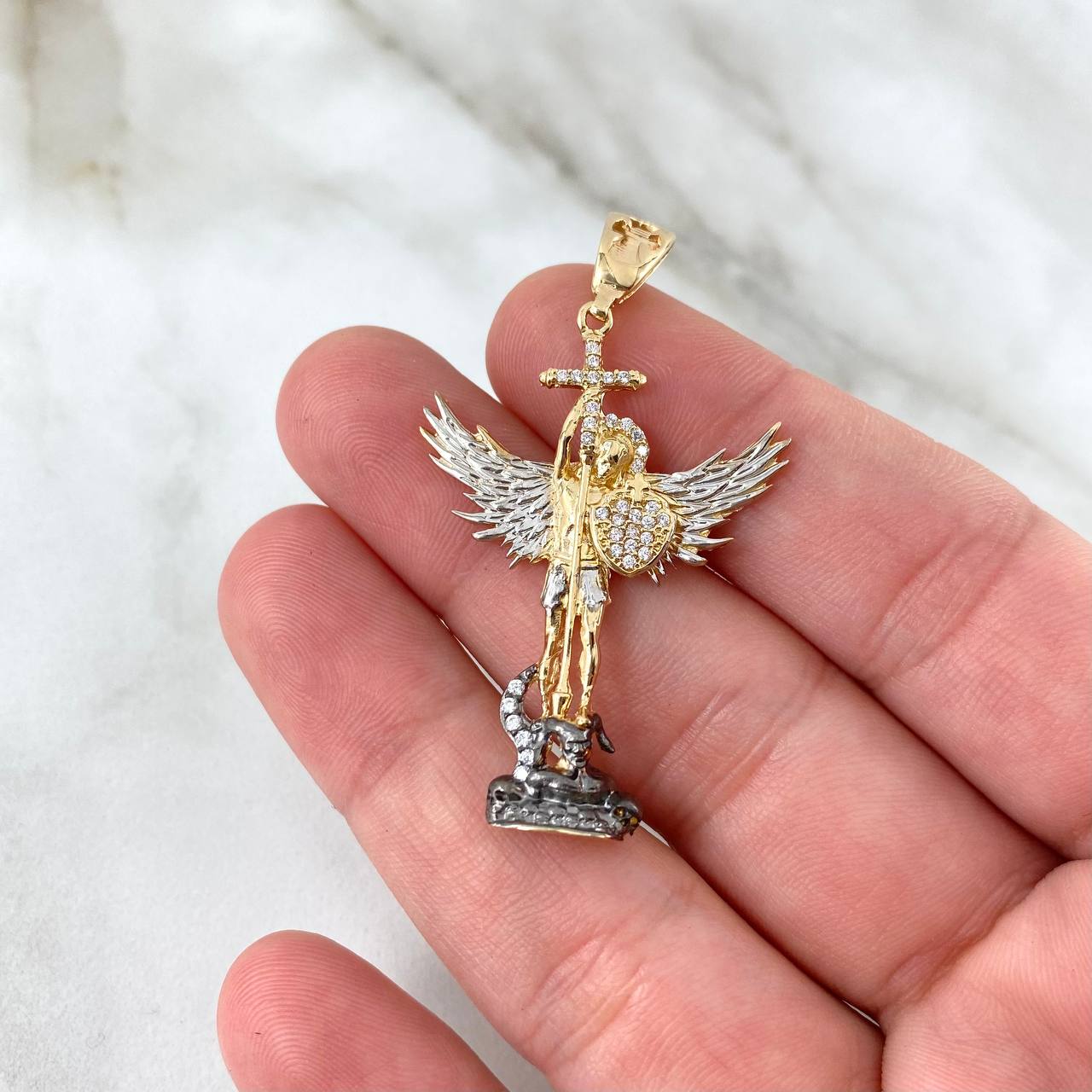 Dije San Miguel Arcángel 6.45gr / 5cm / Circones Blancos Dos Oros Amarillo Blanco *